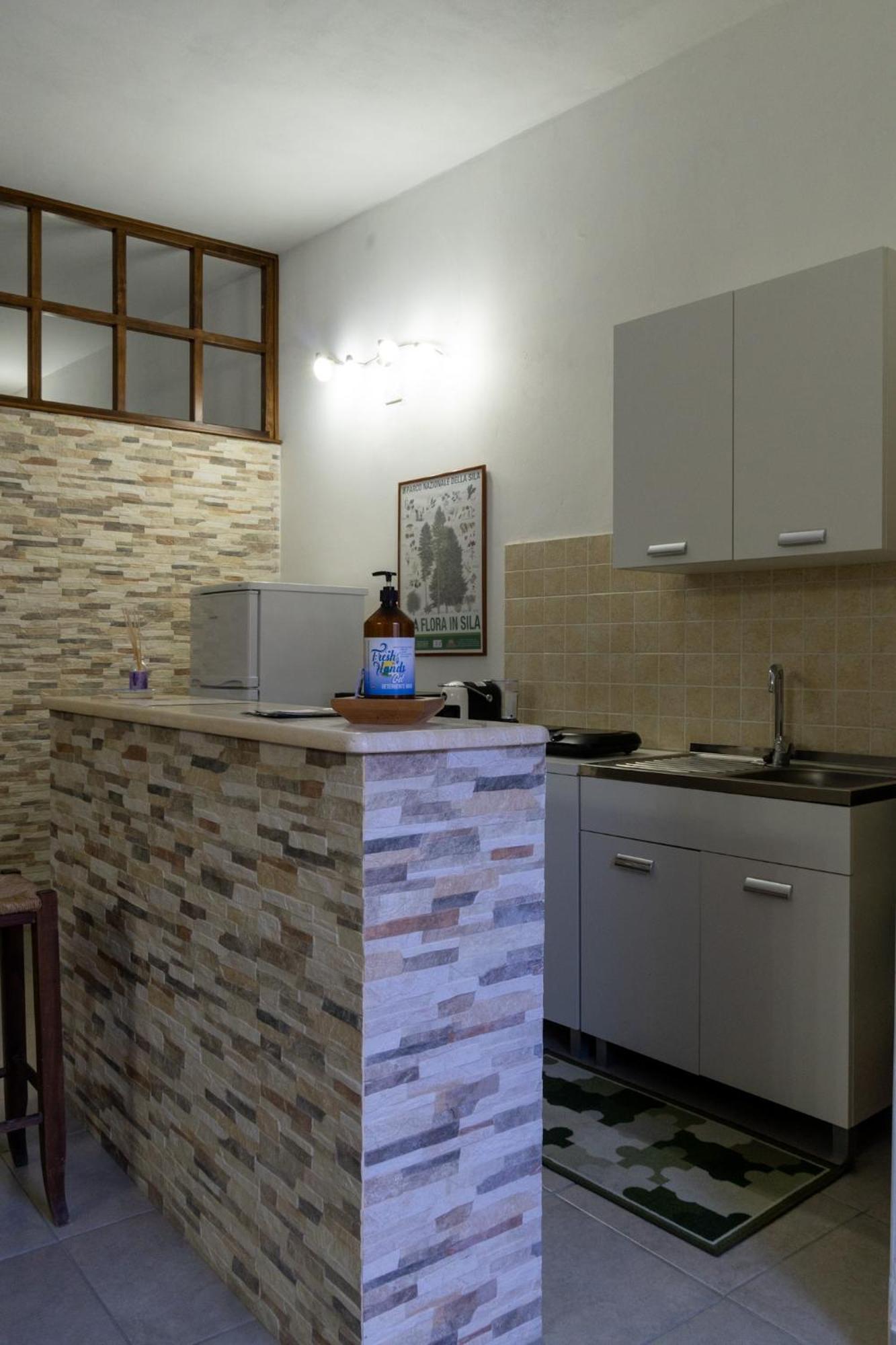 Appartamento Per Turisti Filoxenia Santa Severina Exterior foto